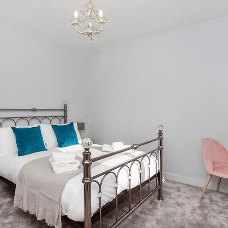 The Luxury Potting Shed With Free Parking! Apartment Йорк Екстериор снимка