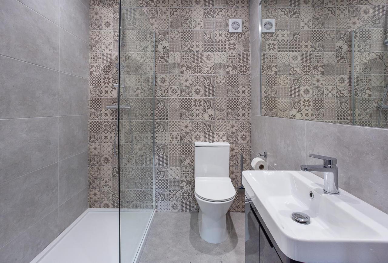 The Luxury Potting Shed With Free Parking! Apartment Йорк Екстериор снимка