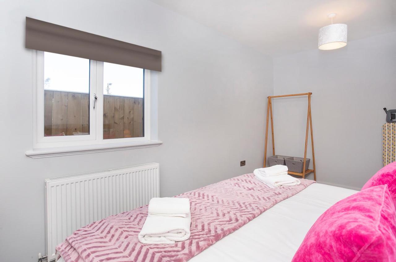 The Luxury Potting Shed With Free Parking! Apartment Йорк Екстериор снимка