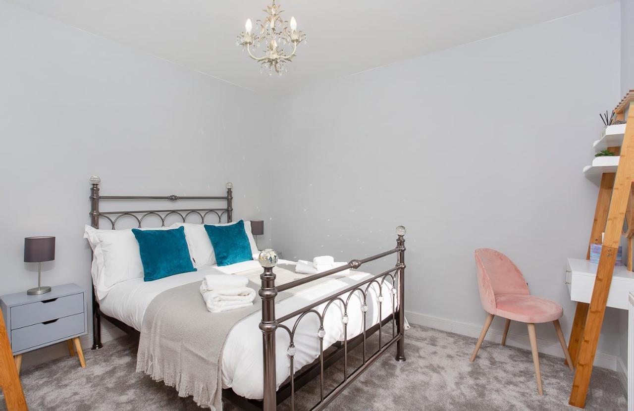 The Luxury Potting Shed With Free Parking! Apartment Йорк Екстериор снимка