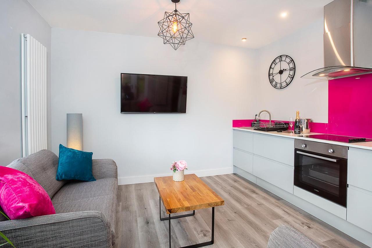 The Luxury Potting Shed With Free Parking! Apartment Йорк Екстериор снимка
