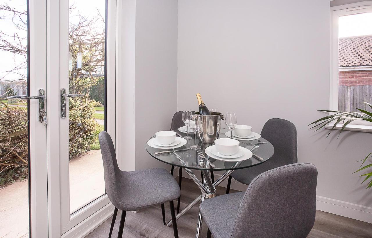 The Luxury Potting Shed With Free Parking! Apartment Йорк Екстериор снимка