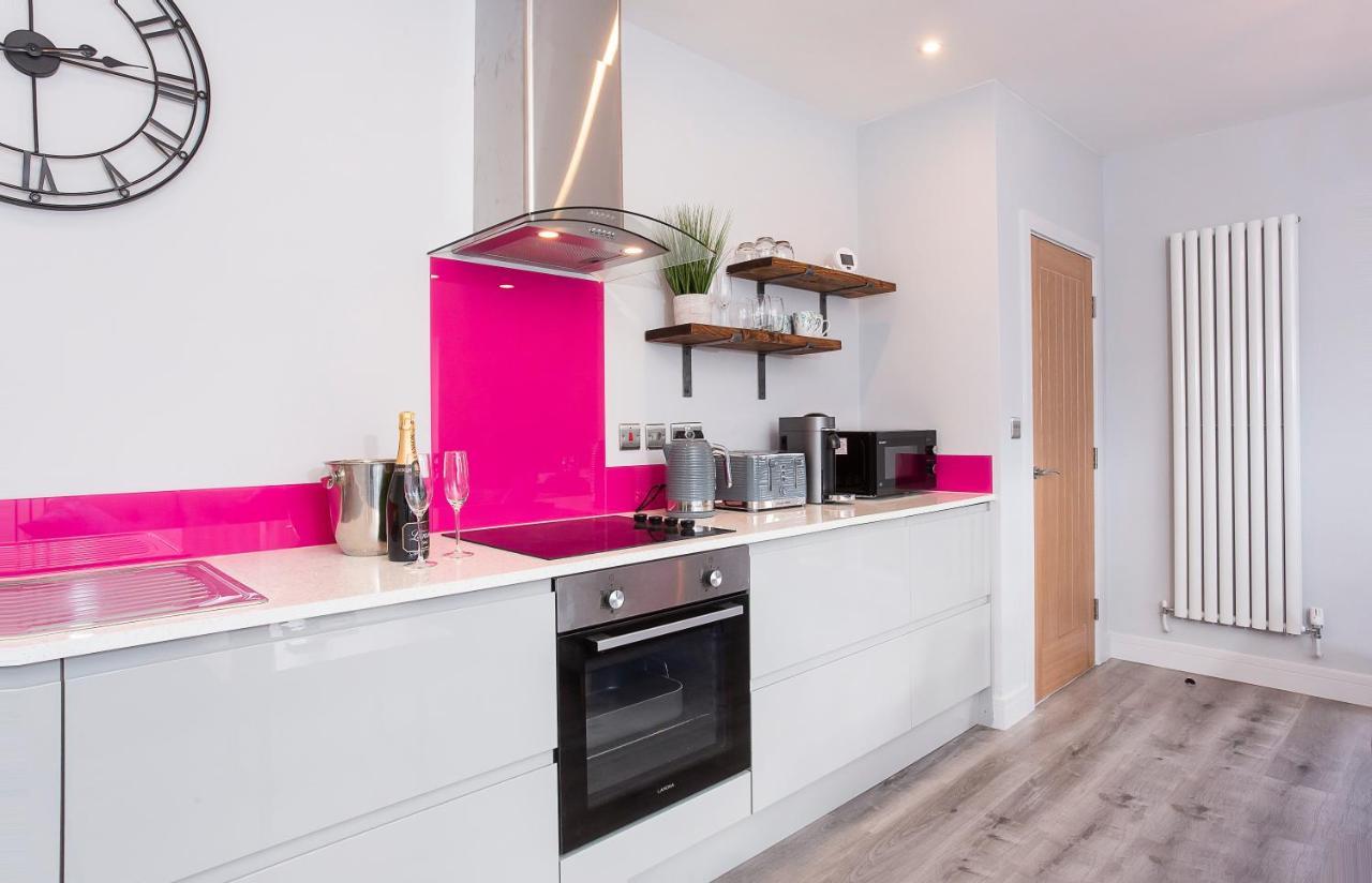 The Luxury Potting Shed With Free Parking! Apartment Йорк Екстериор снимка
