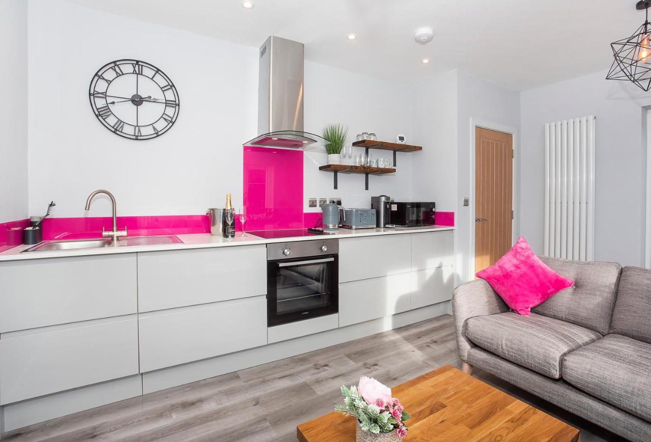 The Luxury Potting Shed With Free Parking! Apartment Йорк Екстериор снимка