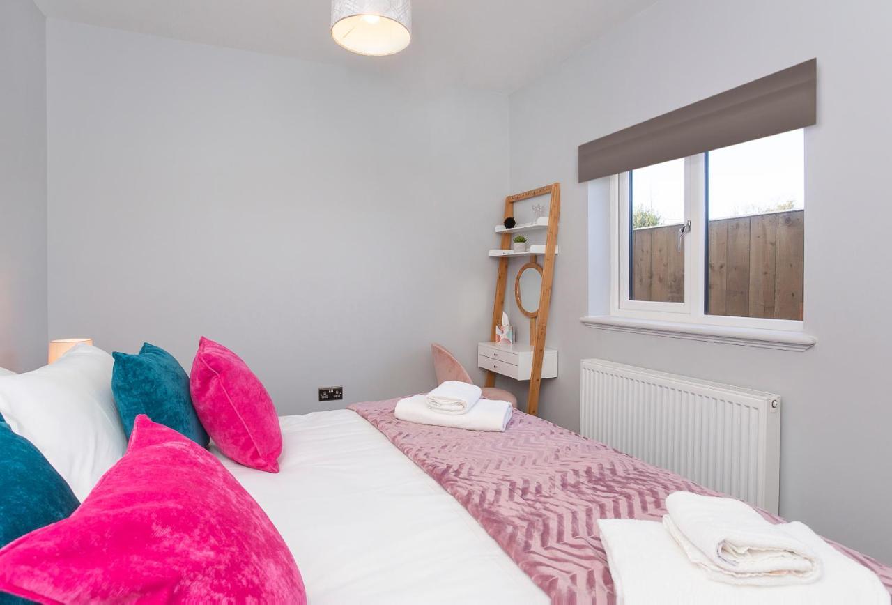 The Luxury Potting Shed With Free Parking! Apartment Йорк Екстериор снимка