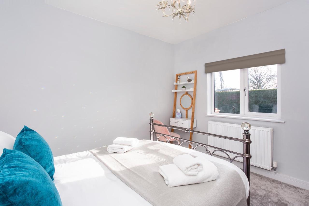The Luxury Potting Shed With Free Parking! Apartment Йорк Екстериор снимка