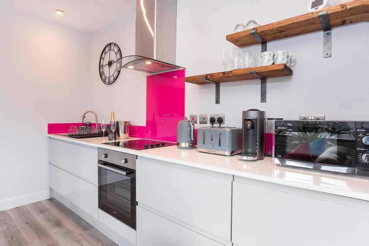 The Luxury Potting Shed With Free Parking! Apartment Йорк Екстериор снимка