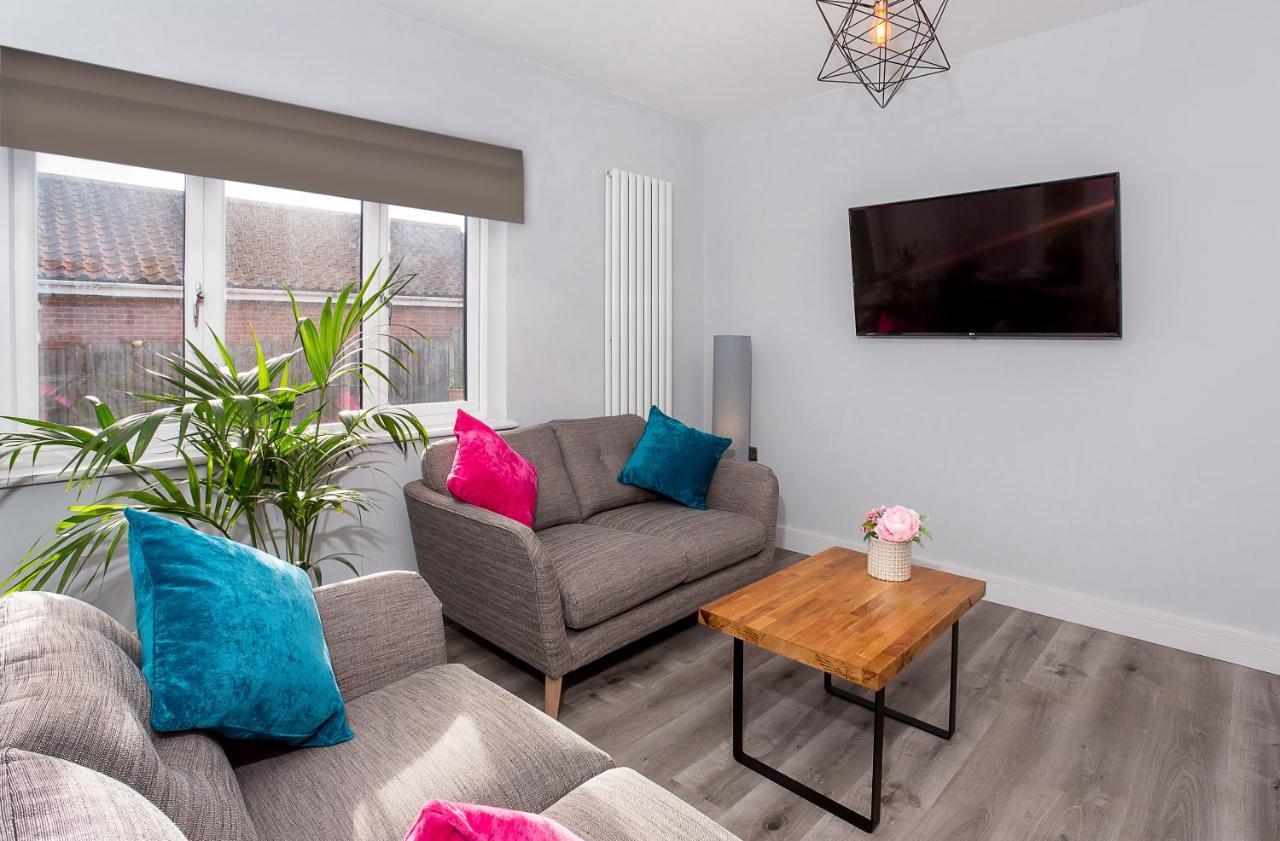 The Luxury Potting Shed With Free Parking! Apartment Йорк Екстериор снимка