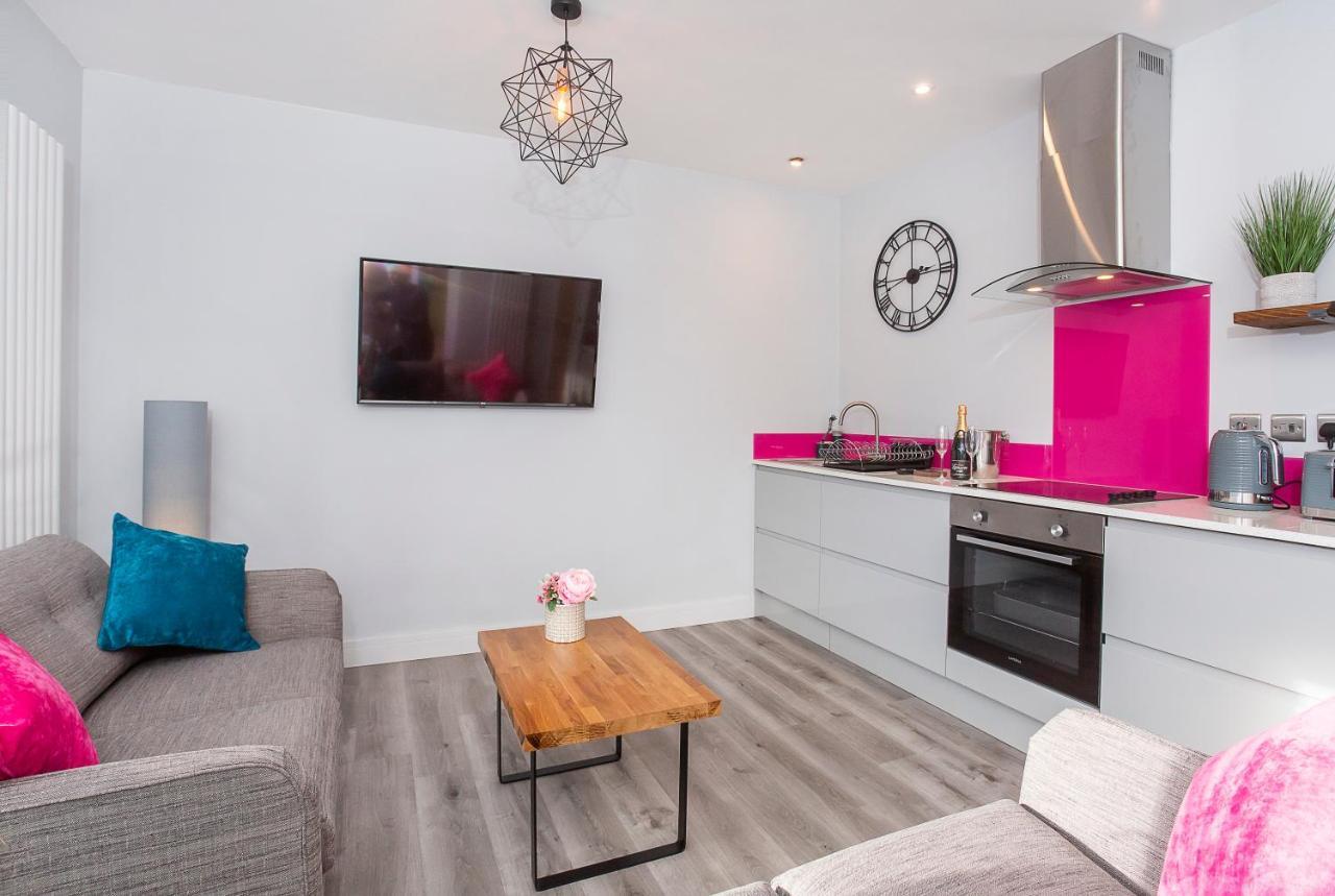 The Luxury Potting Shed With Free Parking! Apartment Йорк Екстериор снимка